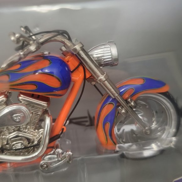 New Outlaw Steel Iron Legends Orange Blue w Flame Motorcycle DieCast Metal 1:18 - Picture 5 of 15